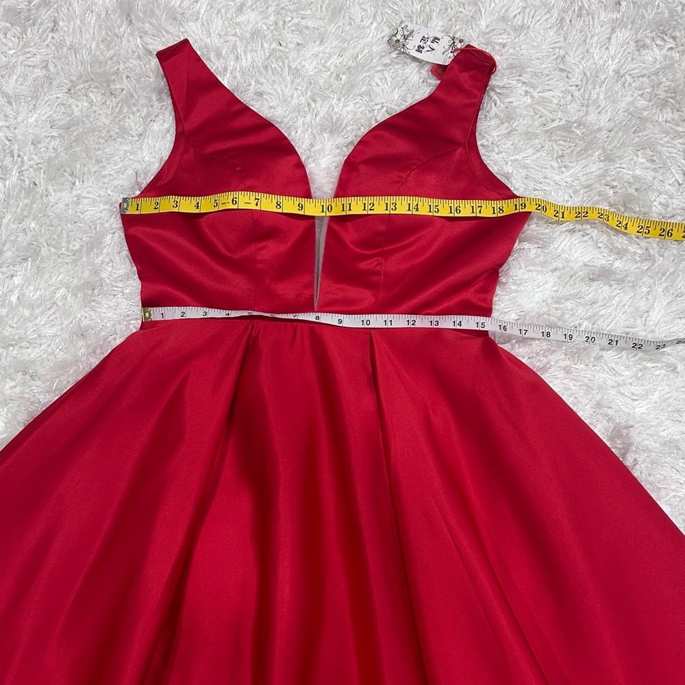 NWT 🩸Elegant Red Evening Gown. - Picture 16 of 17